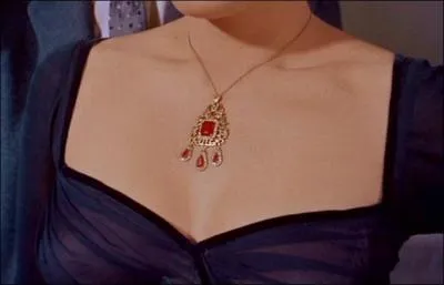 Un fort joli collier, prcieux mais accusateur... Quel est le film ?