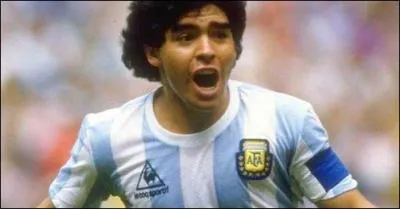 Diego Maradona, le footballeur argentin, est un droitier ou un gaucher ?