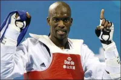 Le combattant Pascal Gentil, est-il droitier ou gaucher ?