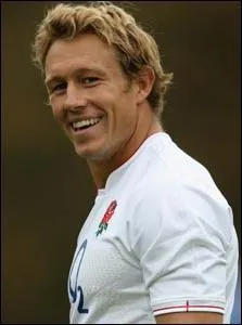 Le rugbyman anglais Jonny Wilkinson, est-il droitier ou gaucher ?