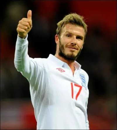 David Beckham tire du pied droit ou du pied gauche ?