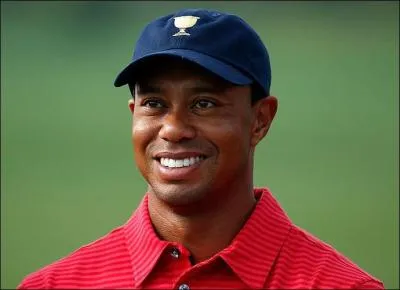 Le clbre golfeur Tiger Woods, swing-t-il de la main droite ou gauche ?
