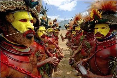 Un os en travers du nez, des plumes sur la tte, je vois a d'ici, ah vous auriez l'air fin  vouloir imiter les natifs du coin !