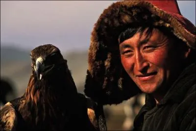 Pays de steppes et de yourtes , o l'aigle traque le loup !