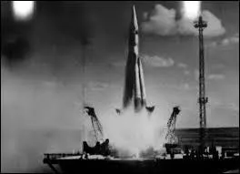 A bord de quelle premire navette les hommes sont-ils alls dans l'espace ?