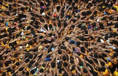 De nombreuses religions se ctoient  Mumbai, ce qui est source de tensions souvent meurtrires. Quelle religion est-elle toutefois largement majoritaire dans cette ville ?