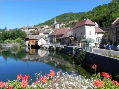 Dans quel dpartement est situ le splendide village de Lods, ancien village de vignerons et de forgerons ?