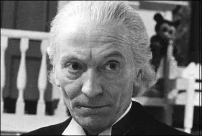 Je suis un acteur britannique n  St. Pancras le 8 janvier 1908. Qui suis-je ?