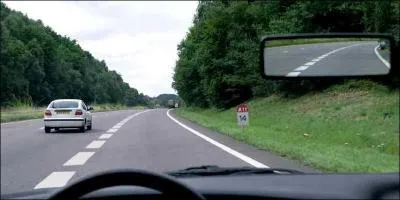 Je roule  la mme vitesse que le camion, suis-je bien plac ?