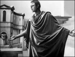 Quel orateur romain dnonce :  bien des gens tiennent les spectacles de gladiateurs pour cruels et inhumains.   ?