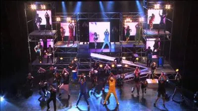 Quelle est cette chanson finale reprise par tous les lves du studio  la fin de la saison 1 ?