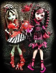 A quelle collection appartiennent les deux poupes ci-dessous ?