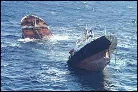 13 novembre - Comment s'appelle le ptrolier qui fit un naufrage en mer et qui ralisa une gigantesque mare noire notamment sur les ctes du Portugal et du sud de la Bretagne ?