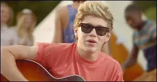 Comment est habill Niall ?