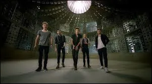 Qui chante le refrain en solo ?