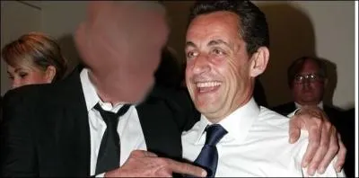 Qui est cette personne sur la photo avec Nicolas Sarkozy ? Indice : Gabrielle.