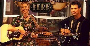 Effrayant les enfants (qui l'adorent pourtant) avec un titre sur la mort et un autre sur les vaches qui deviennent des burgers, Phoebe quitte  regret l'instituteur qui l'avait convie  l'cole, une autre star de la chanson amricaine, puisque c'est ?