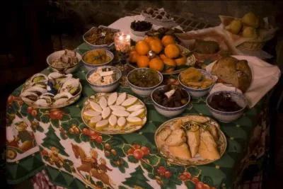 Les treize desserts de Nol sont rputs tout autour de la Mditerrane : Provence, Catalogne, Languedoc, Sfarades de Turquie ou d'ailleurs, Grecs d'Egypte, Armniens de Marseille... Mais en ralit, il ne sont que douze !