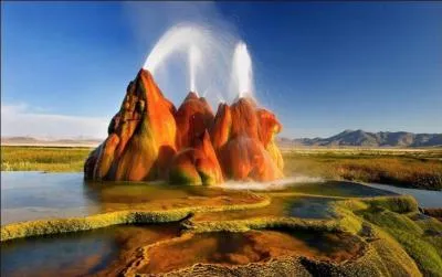 Le saviez-vous ? L'eau des geysers jaillit hors de la terre  une temprature avoisinant les cent degrs Celsius. C'est un magma, situ en profondeur, qui est le principal responsable de ces  ruptions aquatiques .