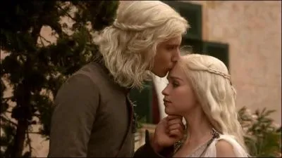 Dans la saison 1, pourquoi Viserys Targaryen, le fils d'Aerys, projette-t-il de marier sa jeune sur Daenerys  Khal Drogo, seigneur de guerre des Dothraki ?