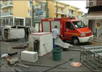 Un homme a t tu lors d'une nuit de violences en Guadeloupe. Il tait...