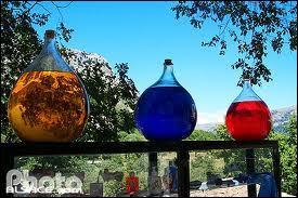 Retrouvez le nom de la ville franaise grce aux indices suivants : Alpes-Maritimes + parfum ?