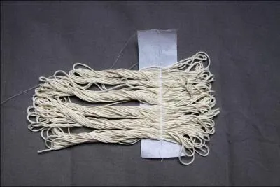 Cette arnaque se produit plutt sur des foires, voire des marchs ou brocantes, avec toujours ce fameux systme d'invitation, que l'on vous reprend ds votre arrive (pas de preuve), elle porte aussi un nom !