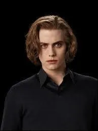 Qui transforme Rosalie ?