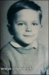 Tu reconnais srement ce chanteur. C'est bien sr...