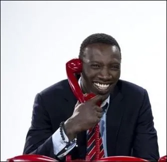 Qui est cette personne faisant partie du célèbre duo du SAV, le service après-vente des émissions ?