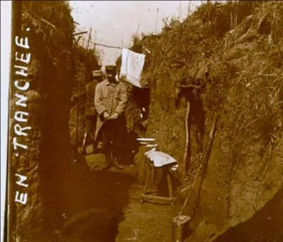 Le 15 dcembre, le front se stabilise, les troupes s'enterrent dans leurs tranches. La guerre de positions commence. Quelle est la longueur du front  ce moment ?