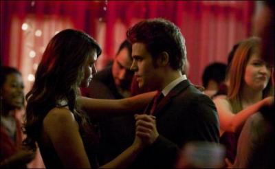 Que se passe-t-il pour Elena et Stefan dans l'pisode 18 ?