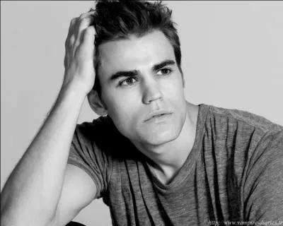 Quels sont les deux personnages qui sont attachs sur une chaise ?