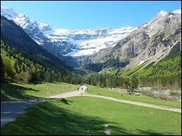 Que peut-on observer dans le cirque haut-pyrnen de Gavarnie ?