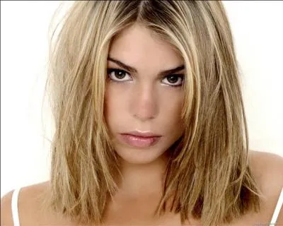 Voil quelqu'un qui a pris un nouveau nom pour tre actrice ! Billie Piper, en vrai, s'appelle :
