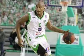 Qui est ce joueur de la JSF Nanterre ?