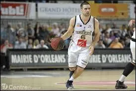 Qui est ce joueur d'Orlans Loiret Basket ?