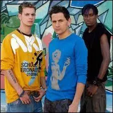 Avec quel groupe a-t-il dbut sa carrire ?