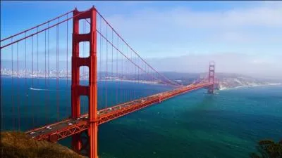 De quelle couleur est le pont de San Francisco ?