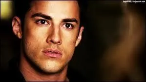 Qui est-ce que Tyler tue enclenchant ainsi la malédiction ?