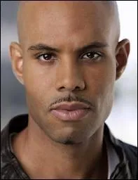 Comment les visions d'Elena s'arrêtent-elles après qu'elle ait tué Connor ?