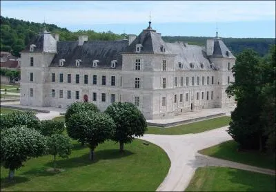 Dans quel dpartement se trouve le joli chteau Renaissance d'Ancy-le-Franc que l'on doit  Antoine de Clermont-Tonnerre et dont l'architecture est du Bolonais Serlio ?