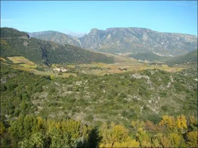 Quels sont ces monts du sud du Massif Central,  cheval sur les dpartements du Tarn et de l'Hrault o la nature vous rserve d'agrables promenades ?