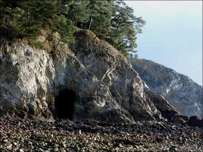 O  mare basse pourrez-vous dcouvrir les grottes Romo, des Oiseaux ou des Elphants ?