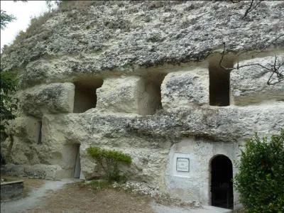 Dans quel dpartement devrons nous nous rendre pour visiter Mortagne-sur-Gironde qui possde un curieux ermitage monolithique ?