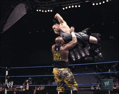 Qui est cet homme portant frquemment le symbole du Ying Yang sur son maillot ?