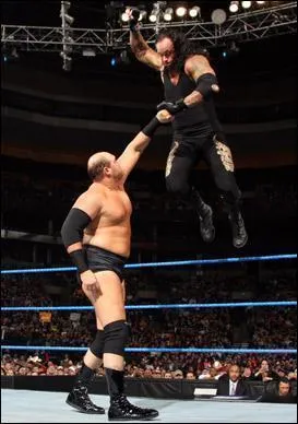 Qui est le malheureux qui va se faire dcouper le bras par The Phenom ?