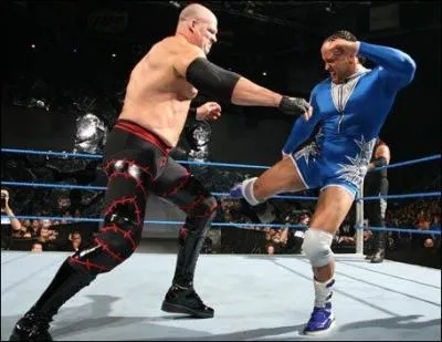 Qui est cet homme portant ces Low kicks  Kane ?