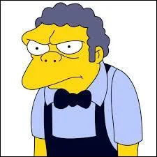 Moe travaille dans un