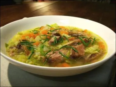 Comment appelle-t-on les potages dans lesquels les lgumes sont coups en julienne ou en paysanne ?